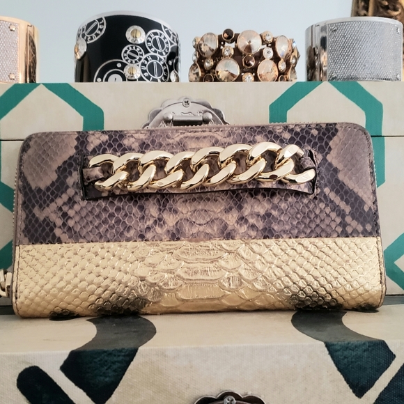 henri bendel Handbags - Henri Bendel Chain Pop Wallet Clutch